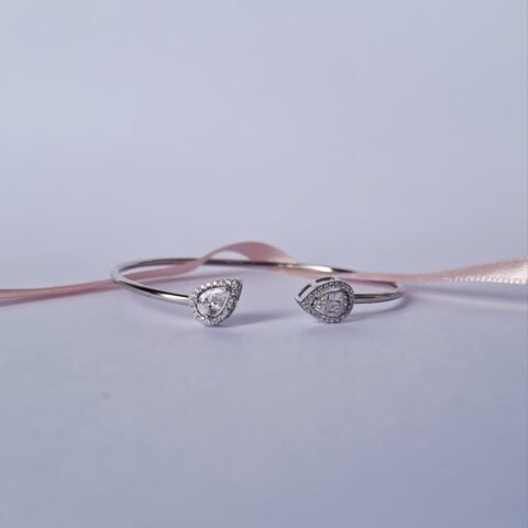 Pulseira Bracelete em Prata com Zircônia