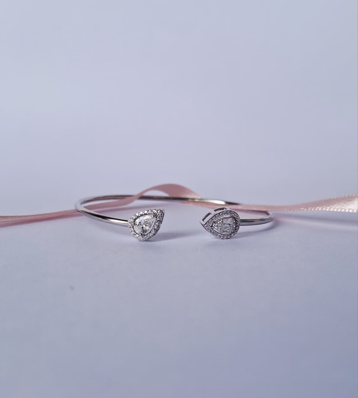 Pulseira Bracelete em Prata com Zircônia